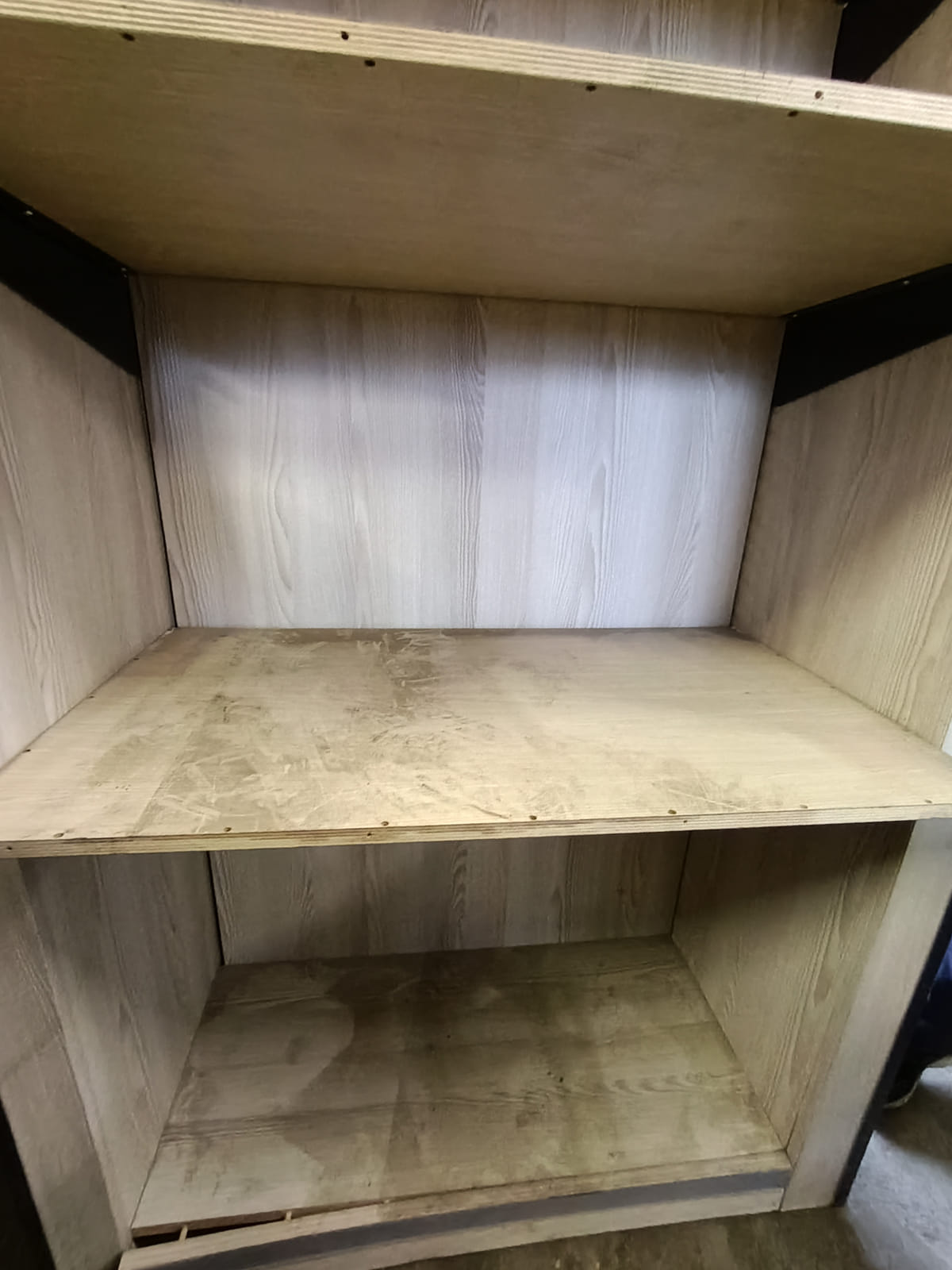 4 kpl avohyllykaappeja / myymäläkalusteita, MPT-Jakelu Oy konkurssipesä (2680888-4)