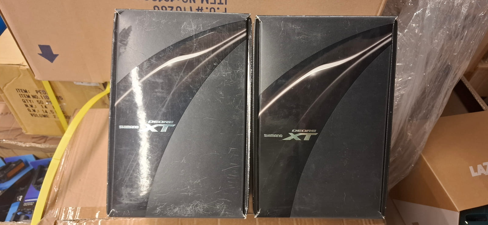 konkurssihuutokaupassa Shimano Deore XT FC-M8000 -kampisarjoja. Esa T Tiainen Oy (2820807-3) konkurssipesä