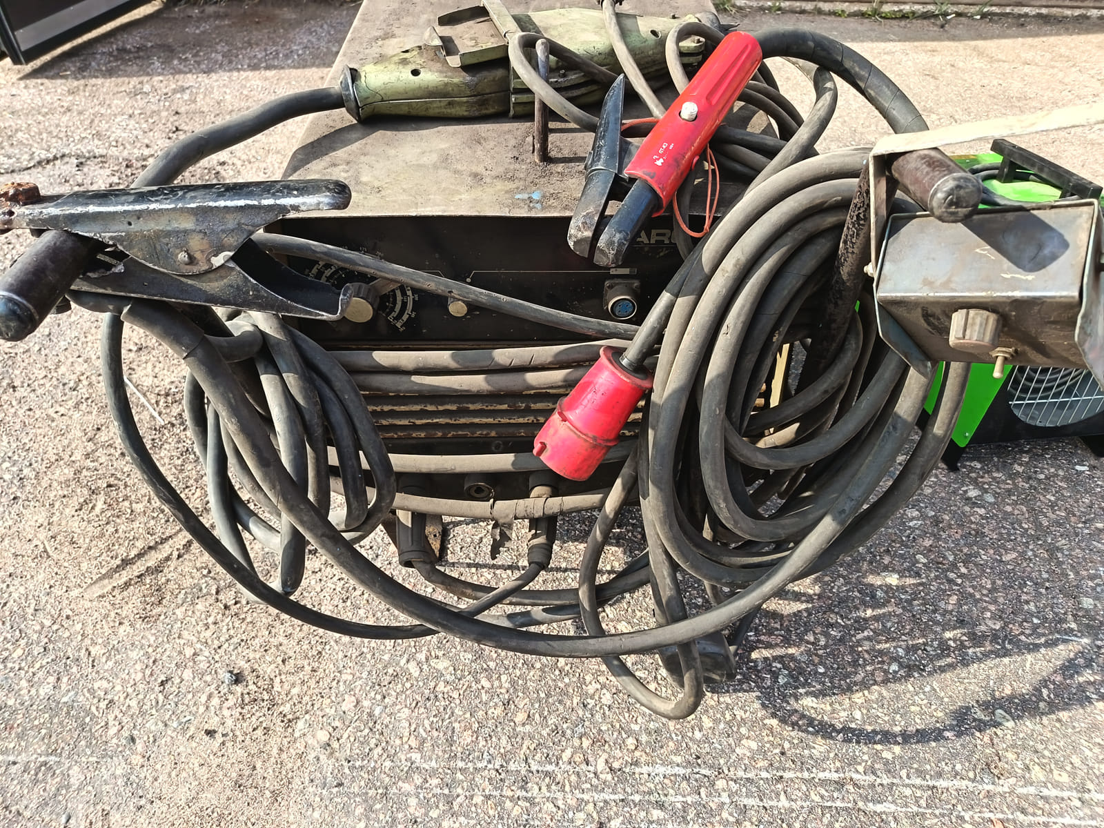 Kaasuhitsauskärri, mootoripukki, hallilämmitin ja hitsauskone.  KoHu-Works Oy (3127463-7) konkurssipesä