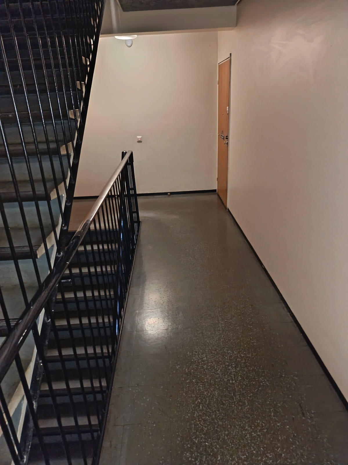 Kerrostalokaksio. Sammonkatu 9,Kotka, HMJV Invest Oy -konkurssipesä (2814261-7)