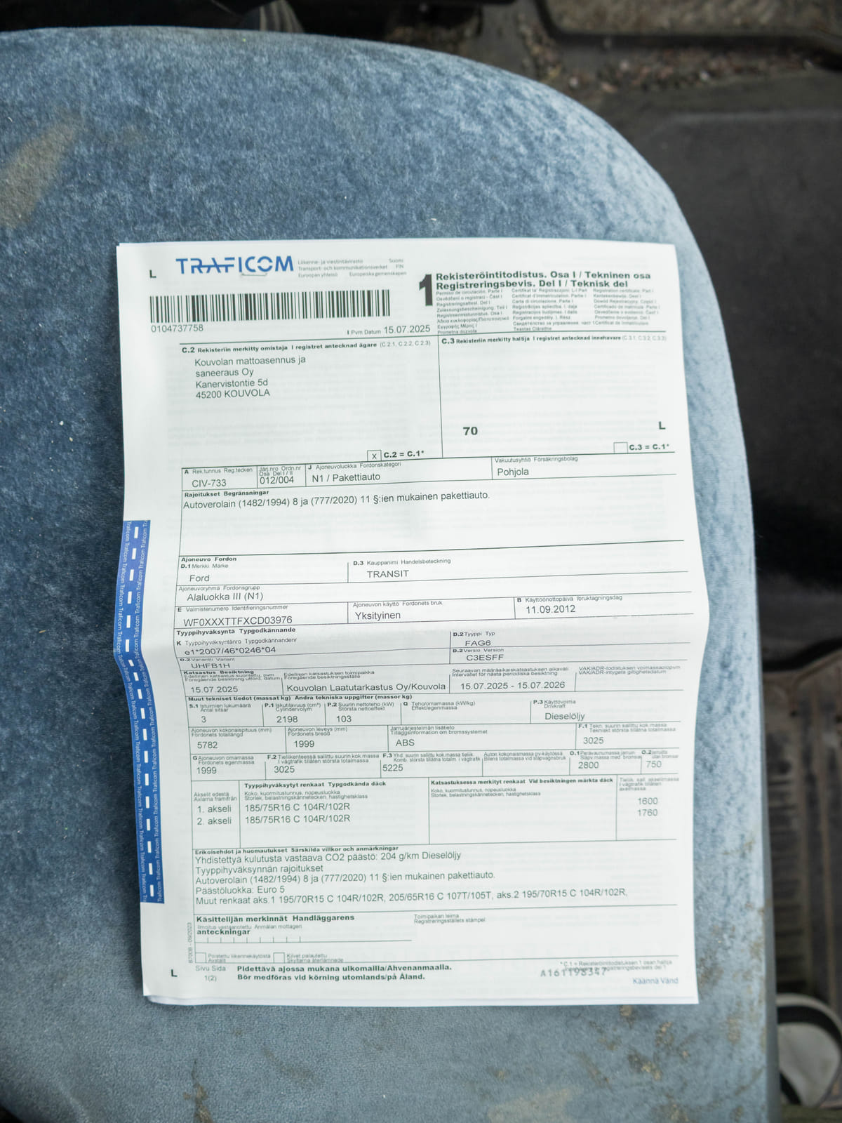 Ford Transit 2.2 -pakettiauto (CIV-733), Kouvolan mattoasennus ja saneeraus Oy (2431224-4) konkurssipesä