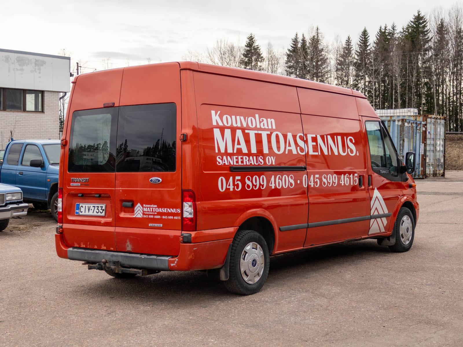 Ford Transit 2.2 -pakettiauto (CIV-733), Kouvolan mattoasennus ja saneeraus Oy (2431224-4) konkurssipesä