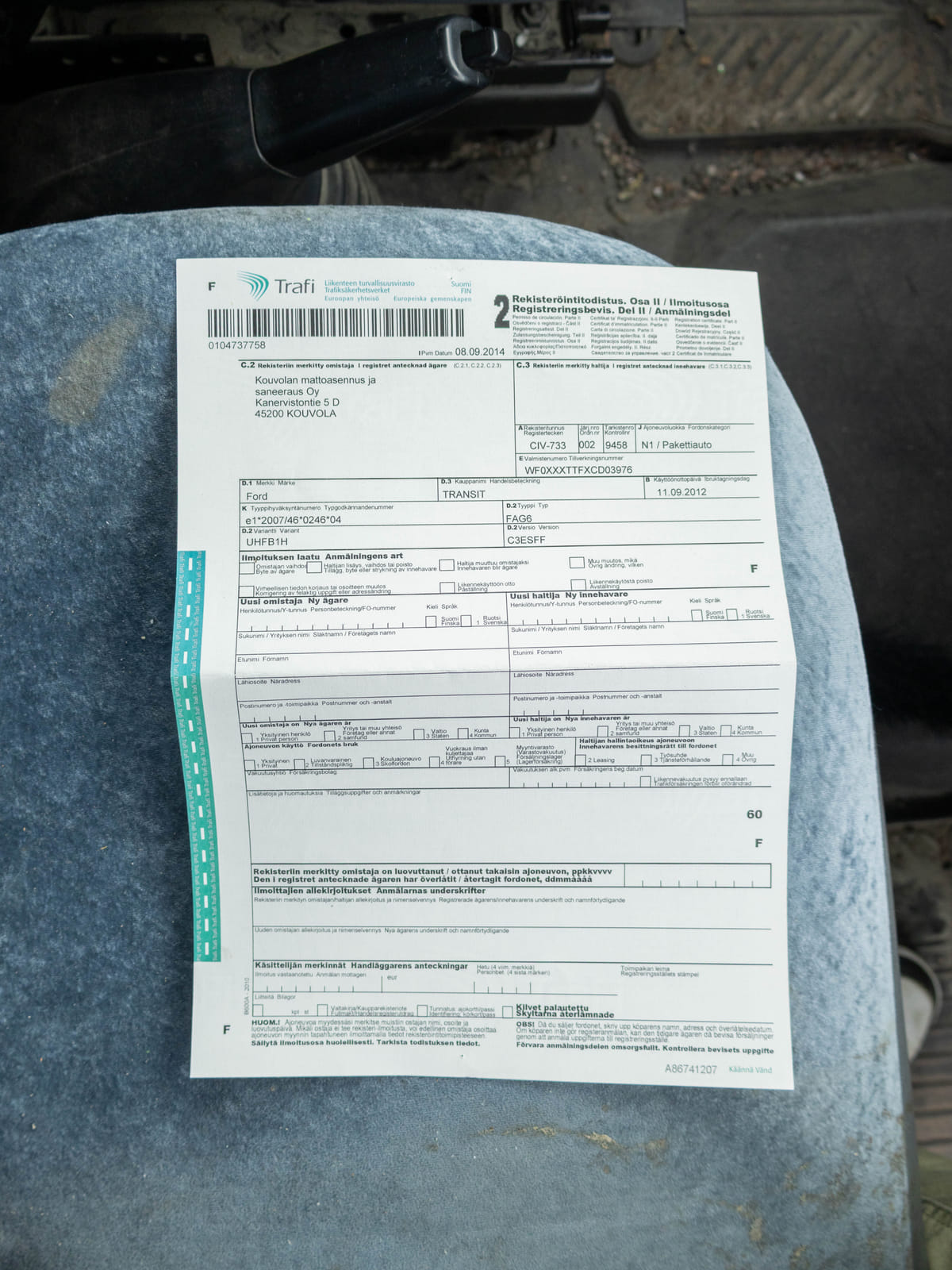 Ford Transit 2.2 -pakettiauto (CIV-733), Kouvolan mattoasennus ja saneeraus Oy (2431224-4) konkurssipesä