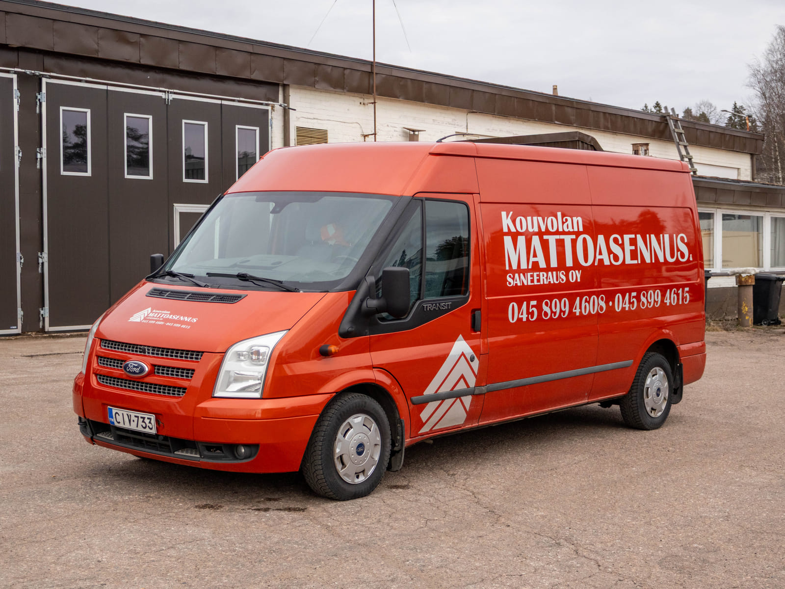 Ford Transit 2.2 -pakettiauto (CIV-733), Kouvolan mattoasennus ja saneeraus Oy (2431224-4) konkurssipesä