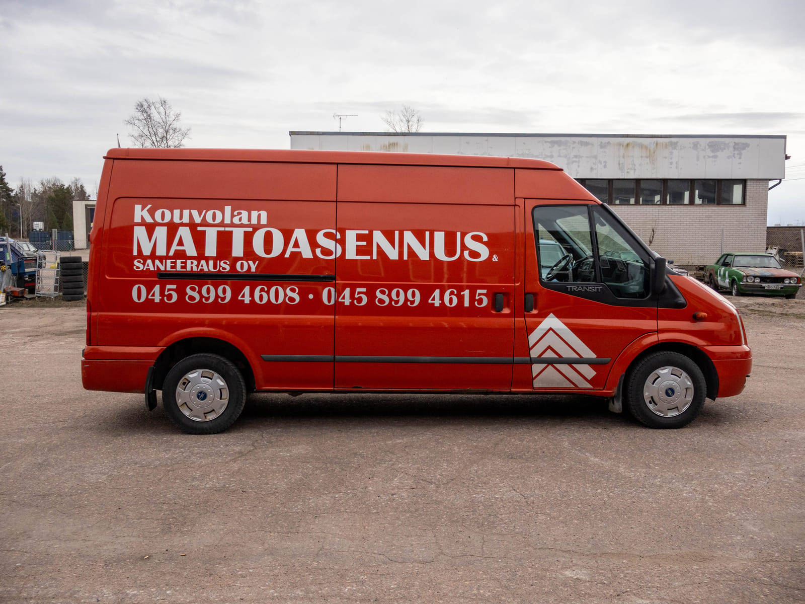 Ford Transit 2.2 -pakettiauto (CIV-733), Kouvolan mattoasennus ja saneeraus Oy (2431224-4) konkurssipesä