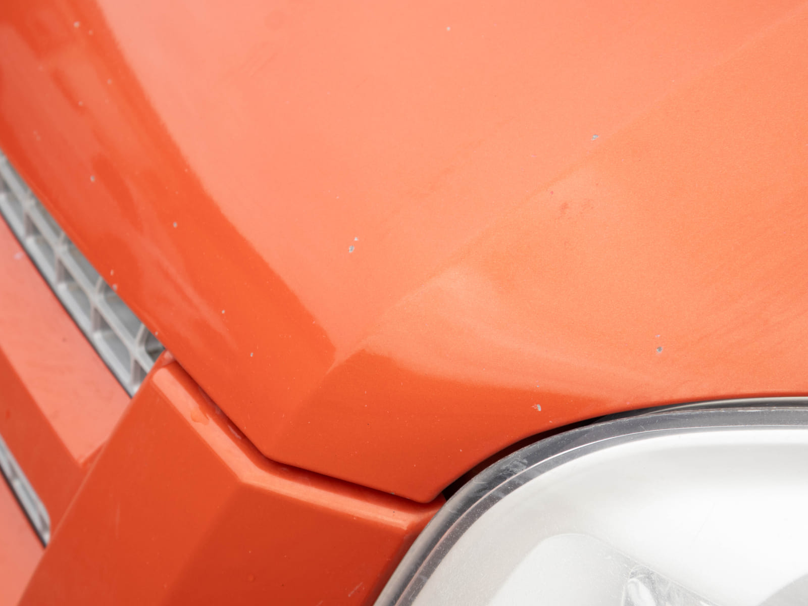 Ford Transit 2.2 -pakettiauto (CIV-733), Kouvolan mattoasennus ja saneeraus Oy (2431224-4) konkurssipesä