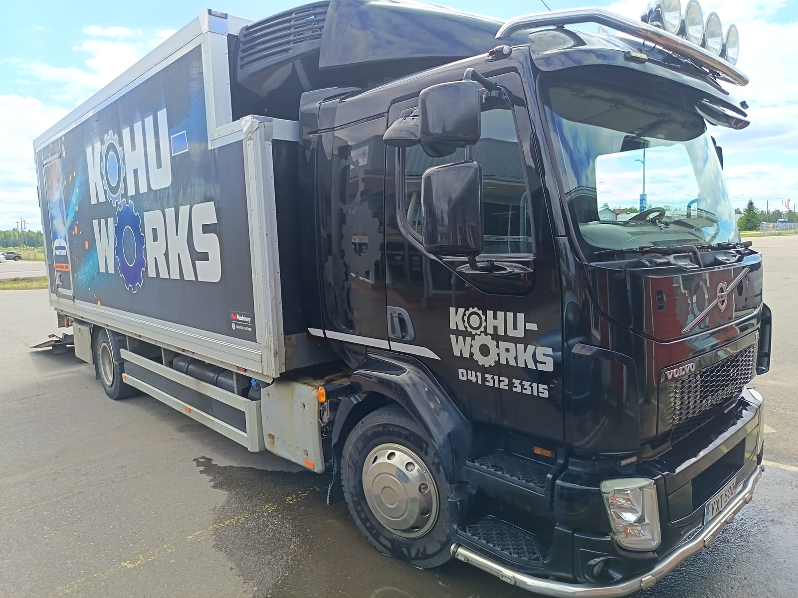 Volvo FL huoltoauto – raskaan kaluston korjausauto(VXT-520). KoHu-Works Oy (3127463-7) konkurssipesä