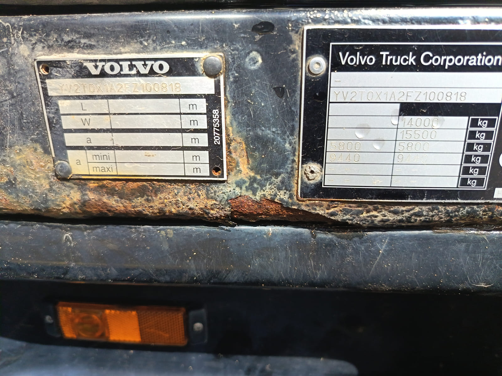 Volvo FL huoltoauto – raskaan kaluston korjausauto(VXT-520). KoHu-Works Oy (3127463-7) konkurssipesä