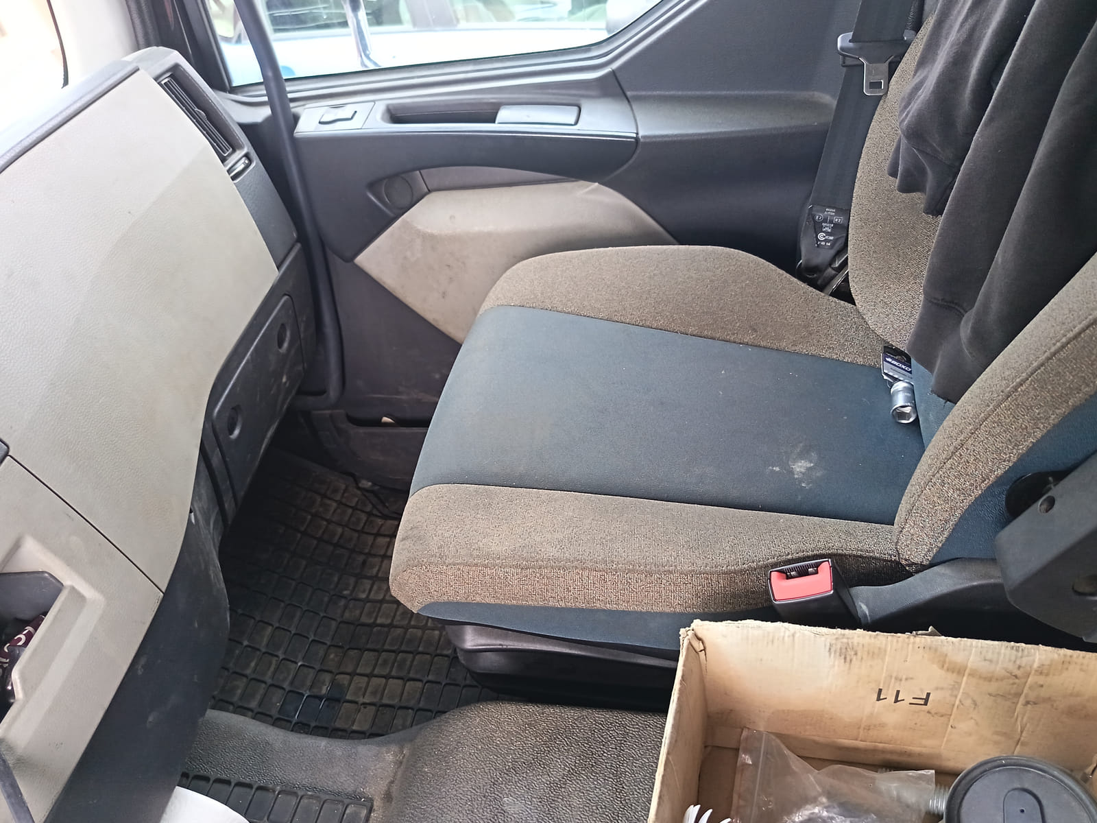 Volvo FL huoltoauto – raskaan kaluston korjausauto(VXT-520). KoHu-Works Oy (3127463-7) konkurssipesä