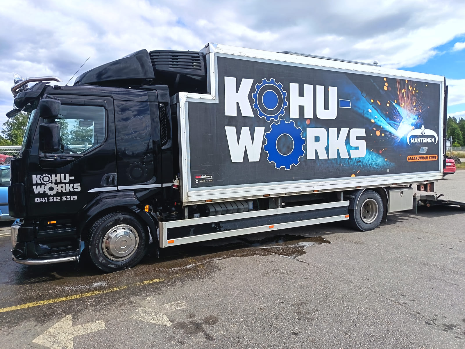 Volvo FL huoltoauto – raskaan kaluston korjausauto(VXT-520). KoHu-Works Oy (3127463-7) konkurssipesä
