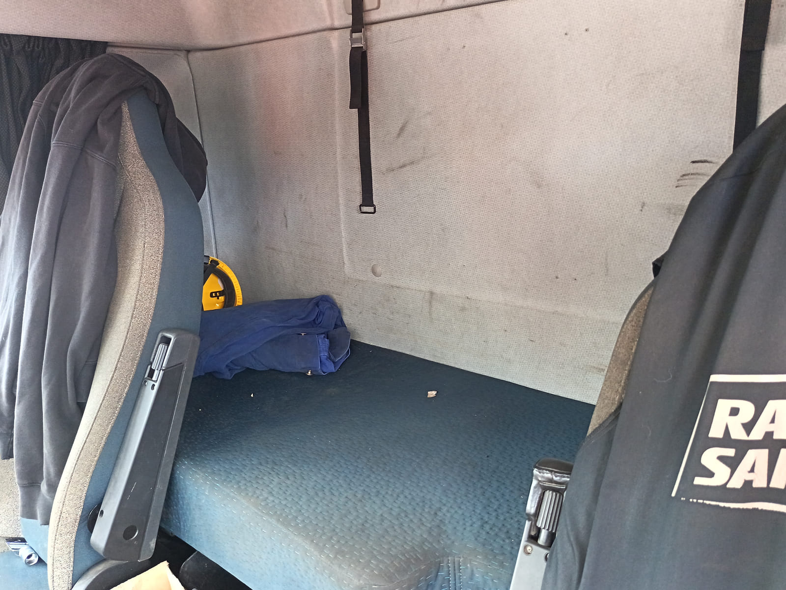 Volvo FL huoltoauto – raskaan kaluston korjausauto(VXT-520). KoHu-Works Oy (3127463-7) konkurssipesä