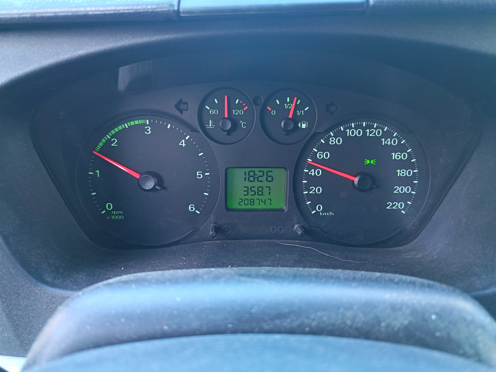 Ford Transit 2.2.  Kouvolan mattoasennus ja saneeraus Oy (2431224-4) konkurssipesä