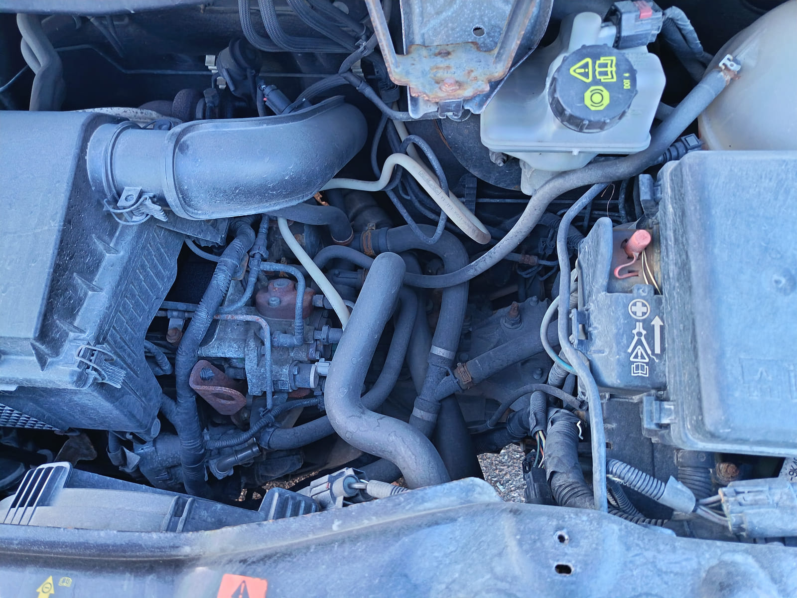 Ford Transit 2.2.  Kouvolan mattoasennus ja saneeraus Oy (2431224-4) konkurssipesä