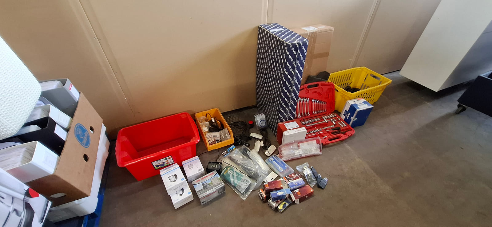 Sekalainen työkalu-, varaosa- ja tarvike-erä. MPT-Jakelu Oy konkurssipesä (2680888-4)