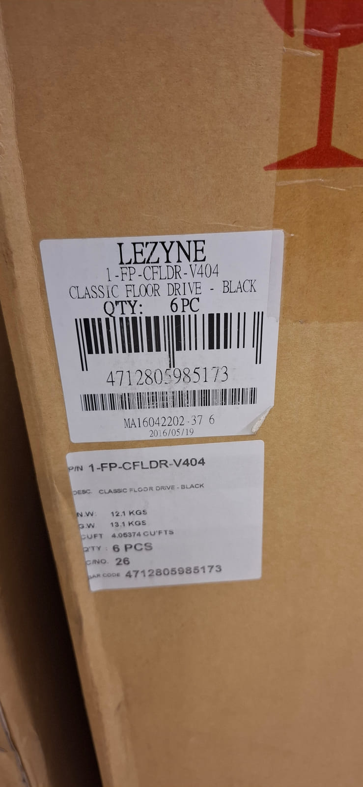 Lezyne-jalkapumppuja, rengaspussi ja myyntiteline. Esa T Tiainen Oy (2820807-3) konkurssipesä