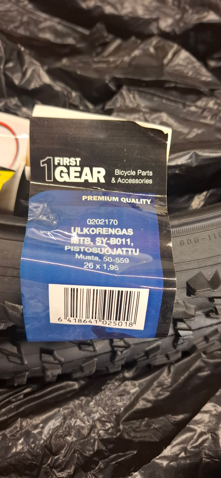 konkurssihuutokaupassa Pistosuojattuja maastopyörän renkaita. Esa T Tiainen Oy (2820807-3) konkurssipesä