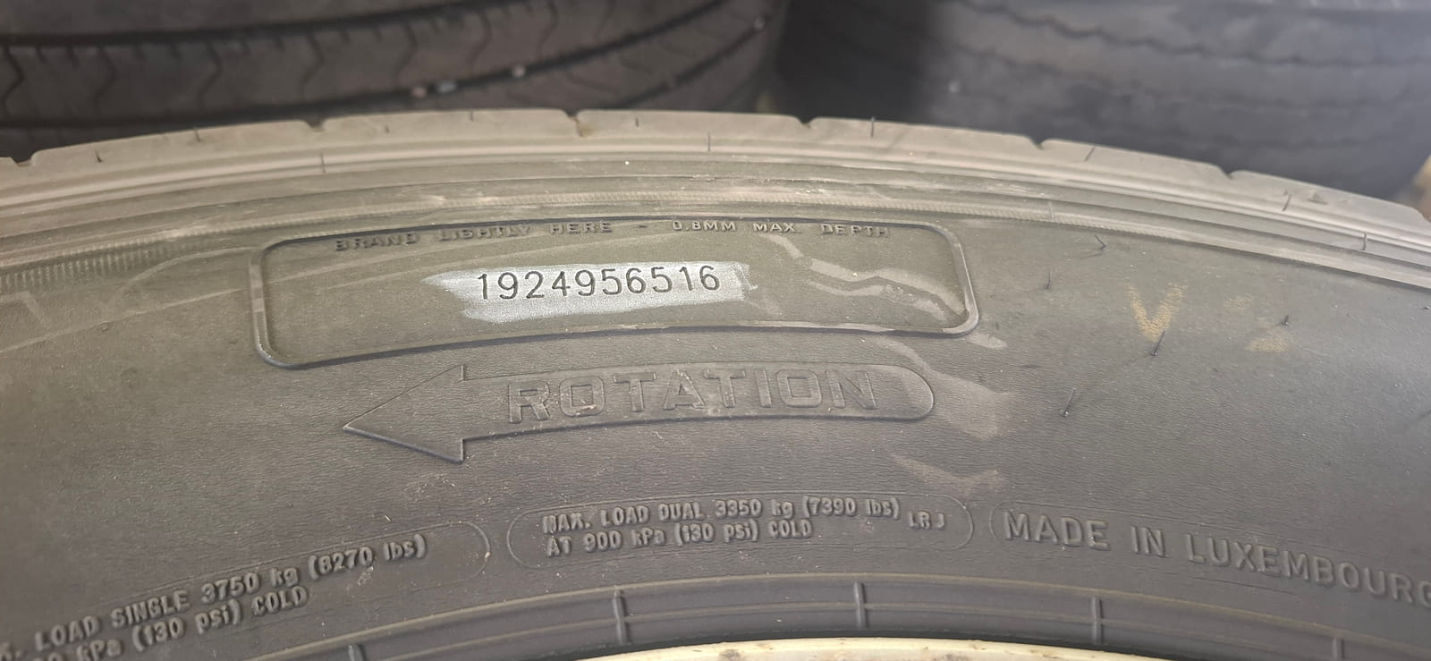 Kuorma-auton renkaat erä7. MPT-Jakelu Oy konkurssipesä (2680888-4)