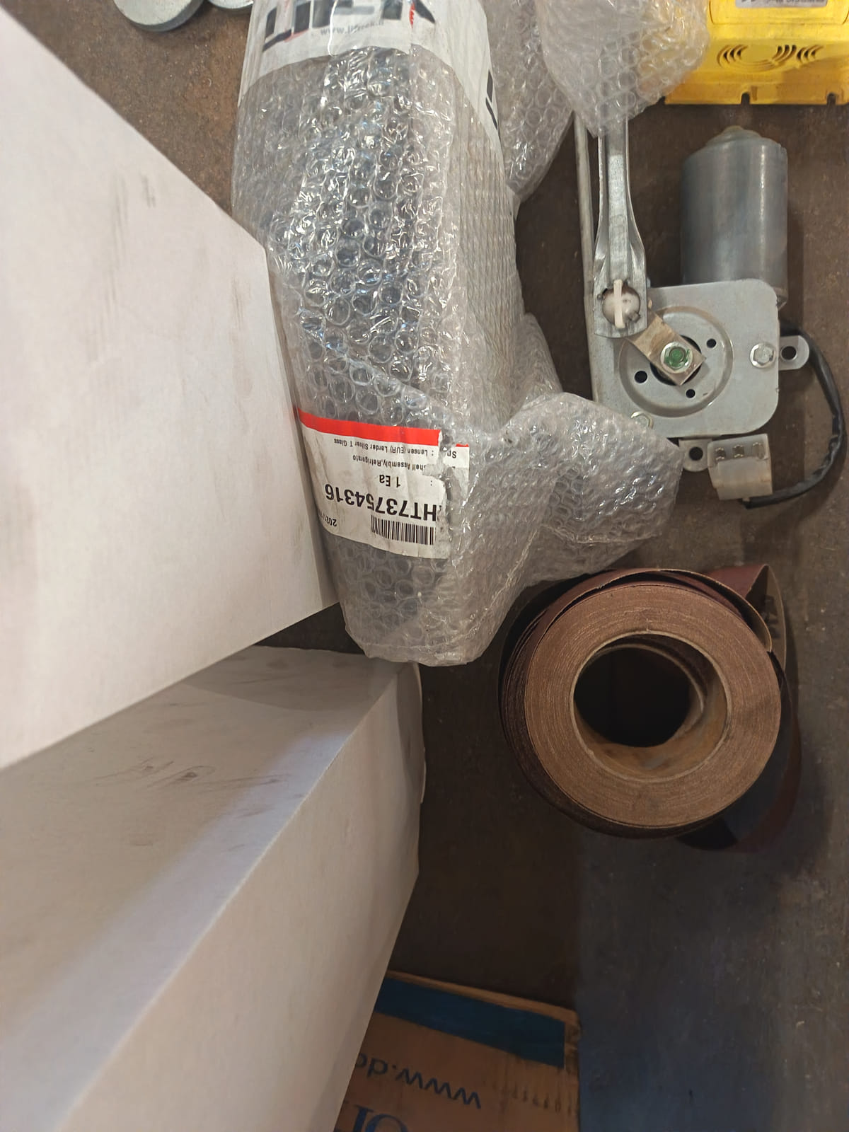 Erä työkoneiden varaosia, hydrauliletkuja, tiivisteitä ja korjaamotarvikkeita. KoHu-Works Oy (3127463-7) konkurssipesä