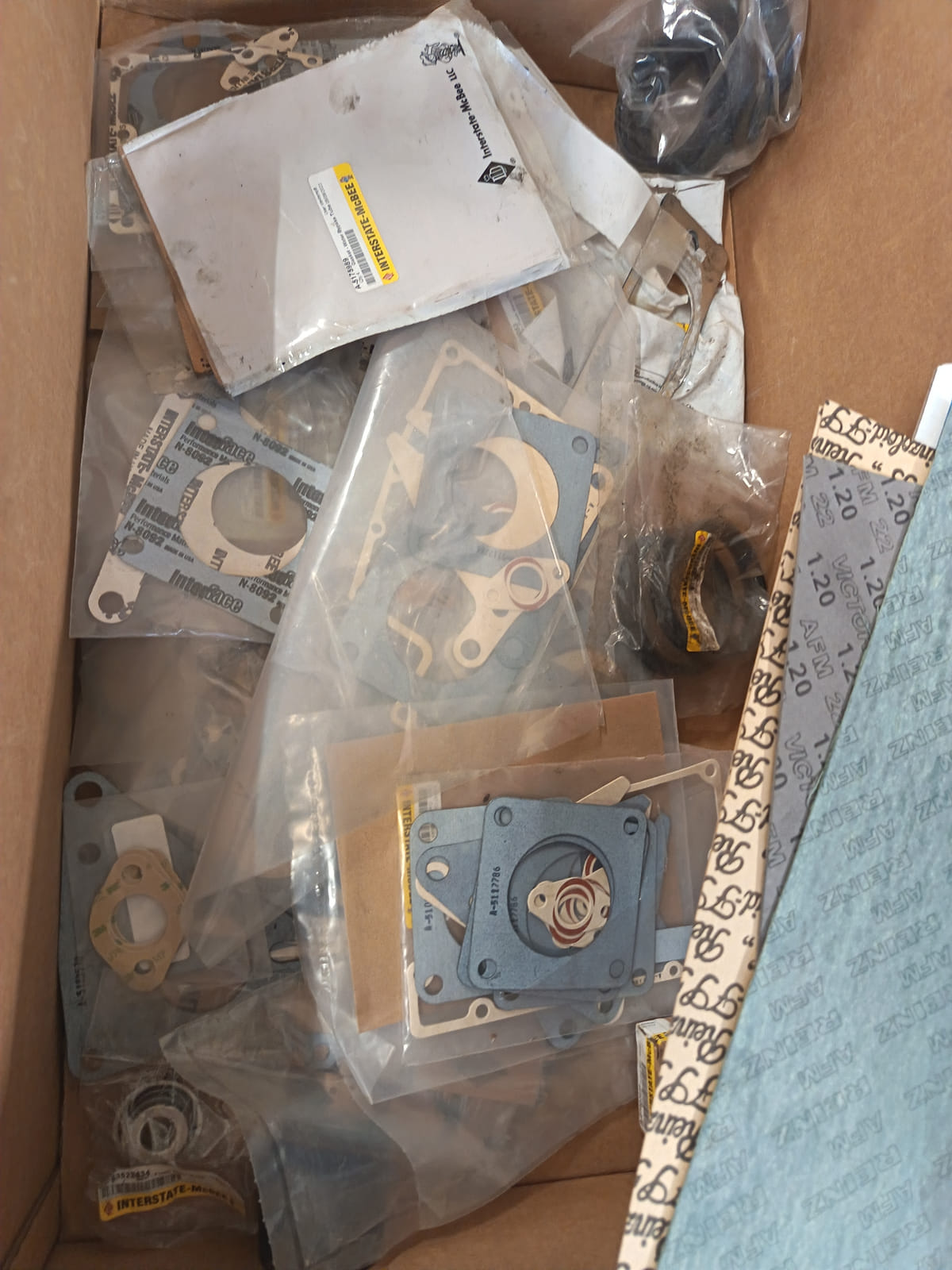 Erä työkoneiden varaosia, hydrauliletkuja, tiivisteitä ja korjaamotarvikkeita. KoHu-Works Oy (3127463-7) konkurssipesä
